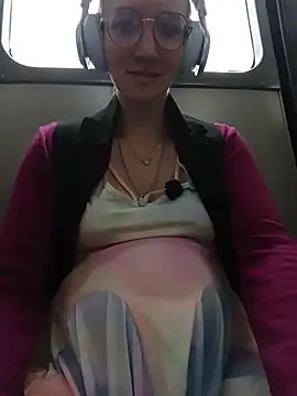 Snapshot of Lucy_colee chatting on 12.18.25 Lucy colee online show from 12.18.25