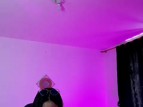 Snapshot of sofia__666 chatting on 10.21.25 sofia  666 online show from 10.21.25