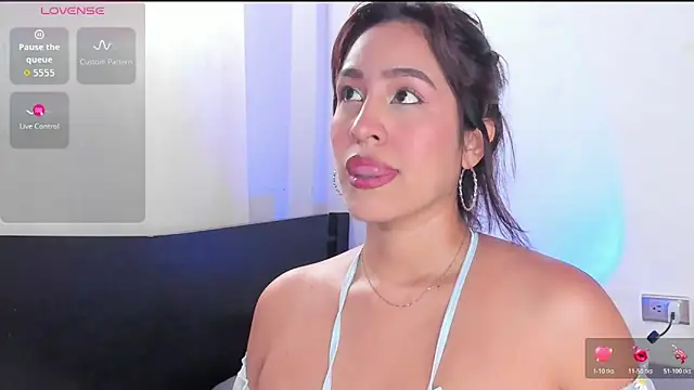 Nyxaraa online show from 11.11.25