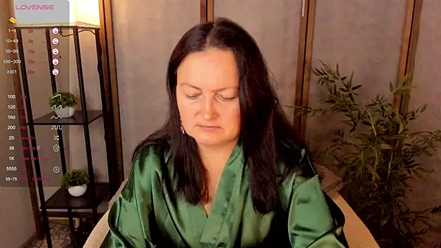 Snapshot of hottyannaa chatting on 10.27.25 hottyannaa online show from 10.27.25