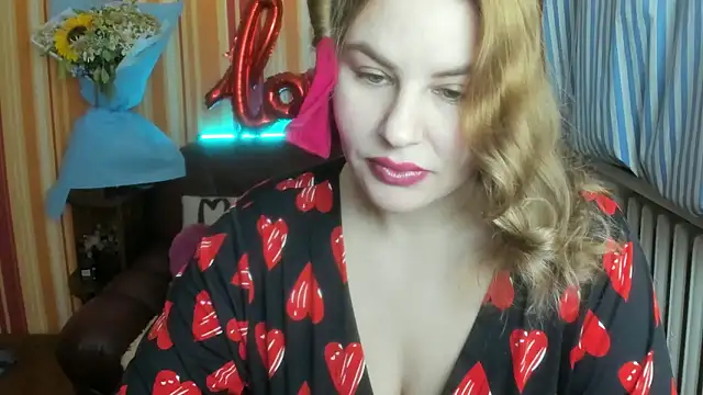 Snapshot of Passion-Blondy chatting on 12.11.24 Passion-Blondy online show from 12.11.24