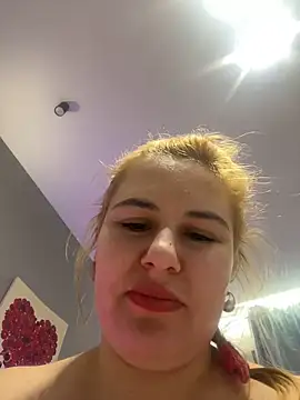 Snapshot of Passion-Blondy chatting on 03.20.25 Passion-Blondy online show from 03.20.25