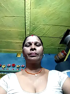 Snapshot of Rt_shreya chatting on 10.12.25 Rt shreya online show from 10.12.25