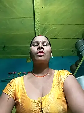 Snapshot of Rt_shreya chatting on 10.25.25 Rt shreya online show from 10.25.25