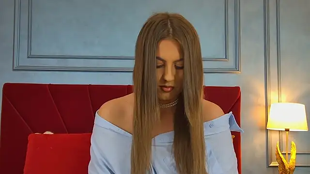 Snapshot of Hazellynn chatting on 10.10.25 Hazellynn online show from 10.10.25