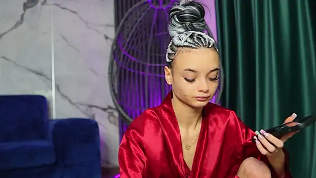 RachelRavee online show from 10.30.25