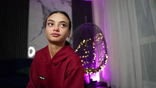 RachelRavee online show from 11.21.25