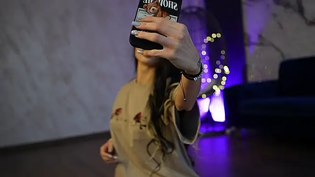 RachelRavee online show from 03.23.26