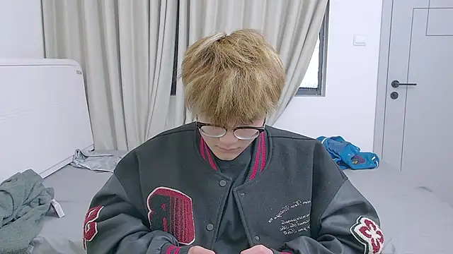 KK-cuteboy online show from 04.05.26