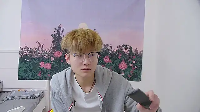 Snapshot of KK-cuteboy chatting on 04.12.26 KK-cuteboy online show from 04.12.26