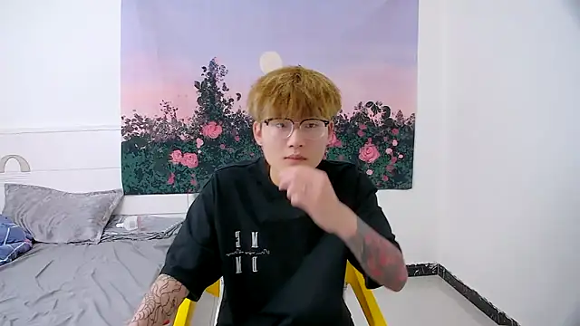 Snapshot of KK-cuteboy chatting on 04.15.26 KK-cuteboy online show from 04.15.26