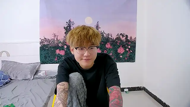 Snapshot of KK-cuteboy chatting on 04.15.26 KK-cuteboy online show from 04.15.26