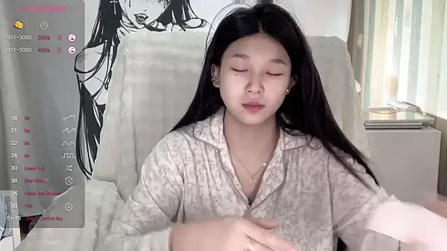 Snapshot of QiQi-779 chatting on 10.25.25 QiQi-779 online show from 10.25.25