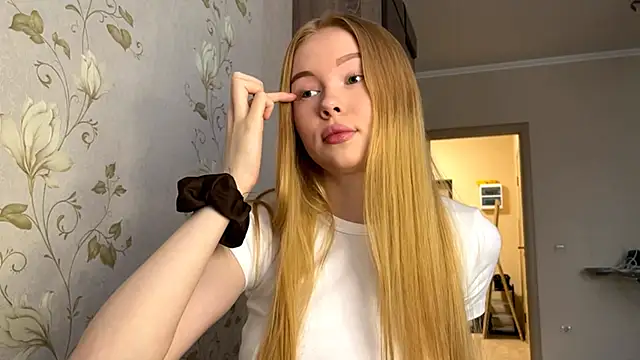 Snapshot of RaguelNicksons chatting on 10.20.25 RaguelNicksons online show from 10.20.25