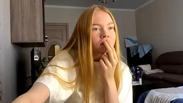 Snapshot of RaguelNicksons chatting on 10.24.25 RaguelNicksons online show from 10.24.25