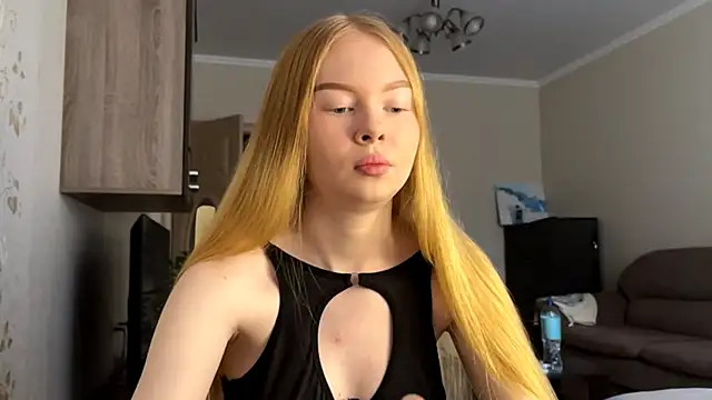 Snapshot of RaguelNicksons chatting on 10.25.25 RaguelNicksons online show from 10.25.25