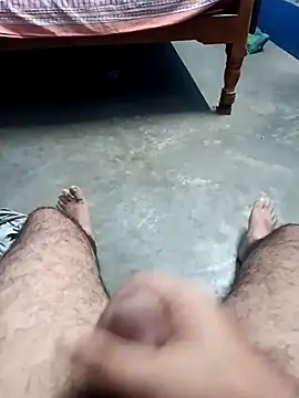 Snapshot of TrainedBend28 chatting on 10.18.25 TrainedBend28 online show from 10.18.25