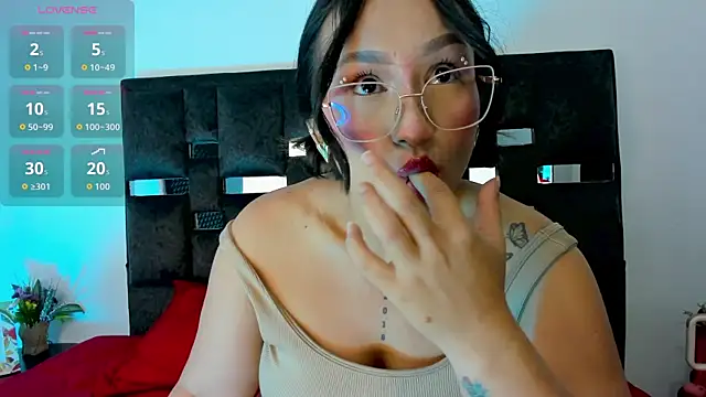 SussySunny  online show from 11.11.25