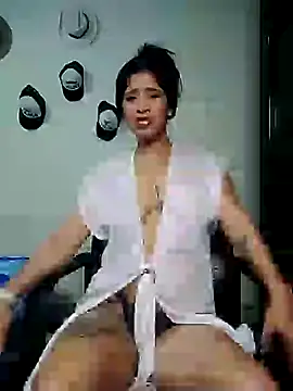 Snapshot of AndreaMooure_ chatting on 10.15.25 AndreaMooure  online show from 10.15.25