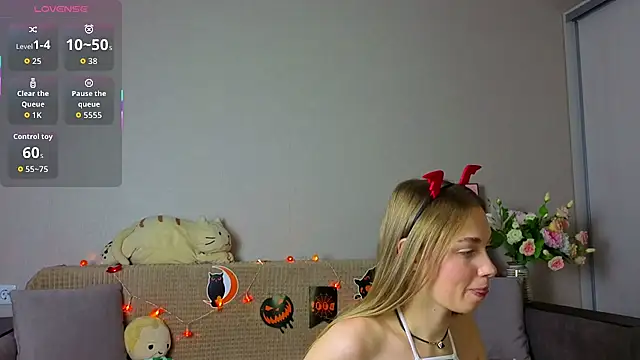 Snapshot of ElizaPurrr chatting on 10.24.25 ElizaPurrr online show from 10.24.25