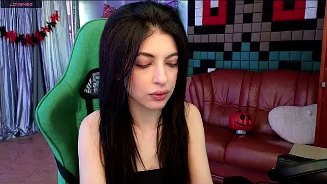 Snapshot of SinWolf_ chatting on 10.21.25 SinWolf  online show from 10.21.25