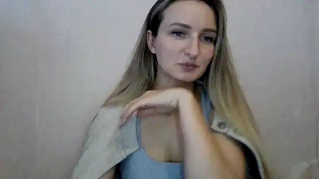 Snapshot of Cora_Fora chatting on 10.20.25 Cora Fora online show from 10.20.25