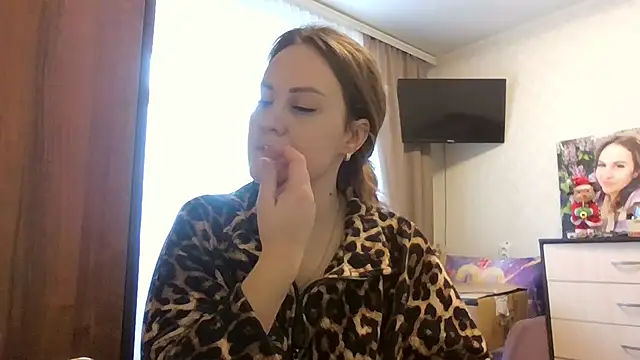 Snapshot of MeadowEyes chatting on 02.14.26 MeadowEyes online show from 02.14.26