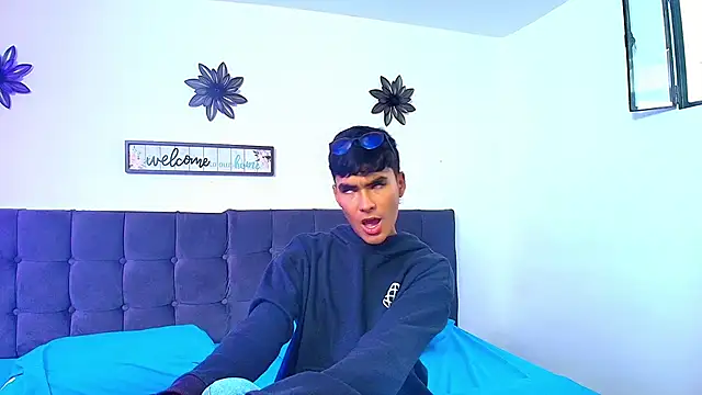 AngelduzZzt online show from 10.25.25