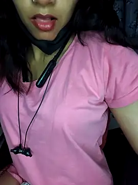 Snapshot of Royal_Shona chatting on 10.20.25 Royal Shona online show from 10.20.25