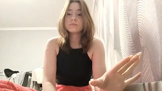 Snapshot of LUNA_KLEIN chatting on 10.22.25 LUNA KLEIN online show from 10.22.25