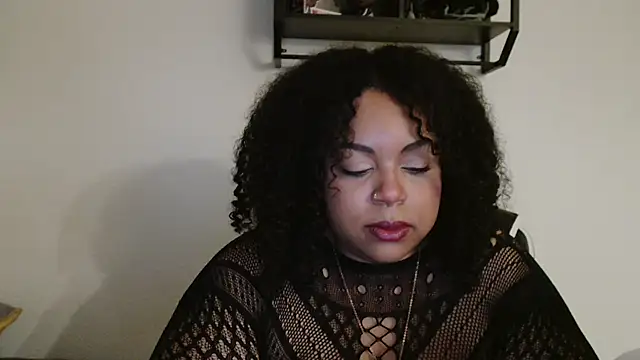 Snapshot of KalaniRose chatting on 10.28.25 KalaniRose online show from 10.28.25