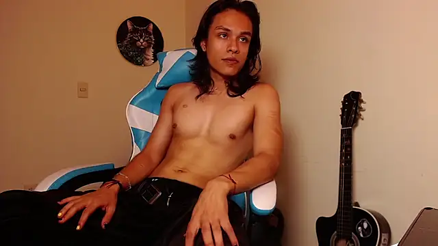 Snapshot of tom_1945 chatting on 10.11.25 tom 1945 online show from 10.11.25