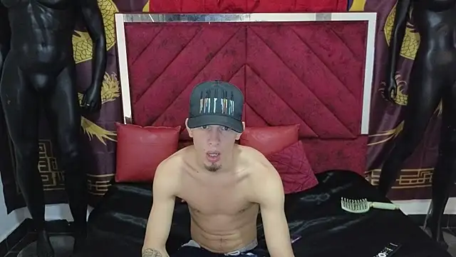 Pride couple online show from 11.02.25