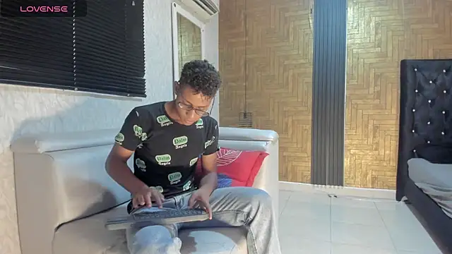 Snapshot of Yeps_pluss chatting on 10.19.25 Yeps pluss online show from 10.19.25