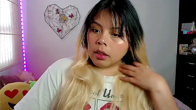 EllieMoonX online show from 04.08.26