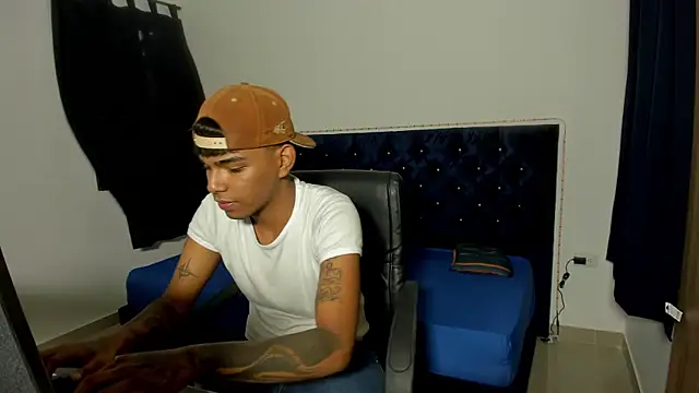Snapshot of elias_ford chatting on 10.10.25 elias ford online show from 10.10.25