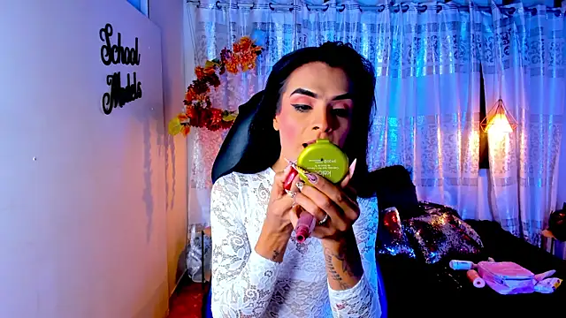 Snapshot of ZAMMIRA chatting on 10.18.25 ZAMMIRA online show from 10.18.25