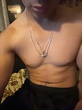 Snapshot of Gmktulon chatting on 10.31.25 Gmktulon online show from 10.31.25