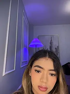 Snapshot of HoneyMollyX chatting on 10.19.25 HoneyMollyX online show from 10.19.25