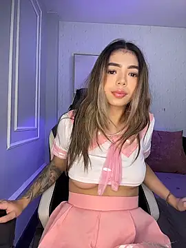 Snapshot of HoneyMollyX chatting on 10.22.25 HoneyMollyX online show from 10.22.25
