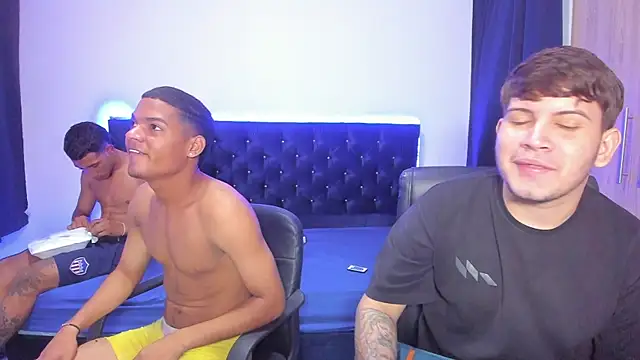 Snapshot of isaac_master77 chatting on 10.25.25 isaac master77 online show from 10.25.25