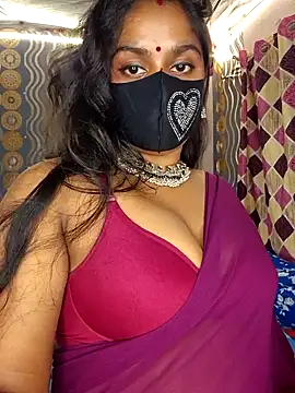 Snapshot of Sweet-Maddlina chatting on 10.22.25 Sweet-Maddlina online show from 10.22.25