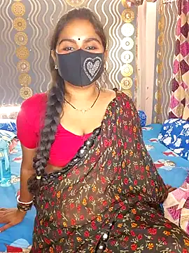 Snapshot of Sweet-Maddlina chatting on 10.23.25 Sweet-Maddlina online show from 10.23.25