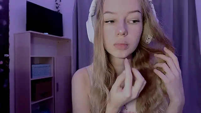 LunaCrave online show from 10.28.25