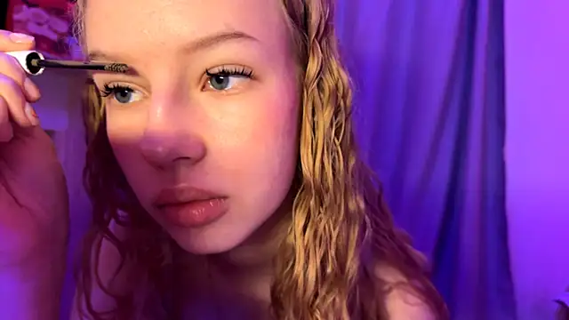 LunaCrave online show from 11.28.25