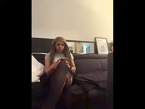 Snapshot of luziaaa92 chatting on 10.13.25 luziaaa92 online show from 10.13.25