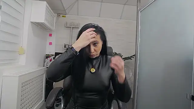 YaraXCox online show from 02.10.26