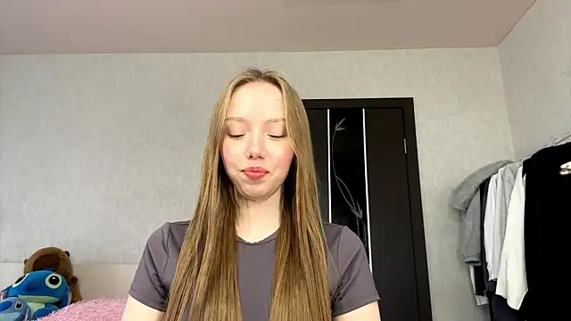 Snapshot of AntoniaMoravick chatting on 10.20.25 AntoniaMoravick online show from 10.20.25