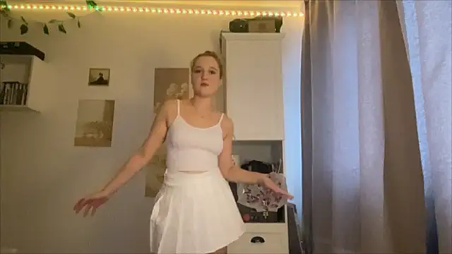 Snapshot of PettyKyper chatting on 10.17.25 PettyKyper online show from 10.17.25