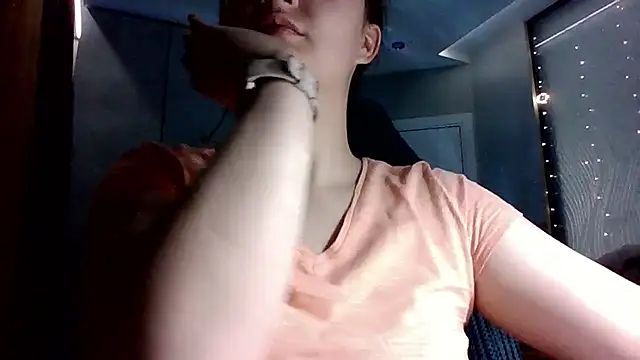 Snapshot of MoodieMira chatting on 11.06.25 MoodieMira online show from 11.06.25